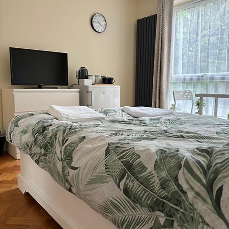 Wembley Stadium Large Double Room Лондон Екстериор снимка