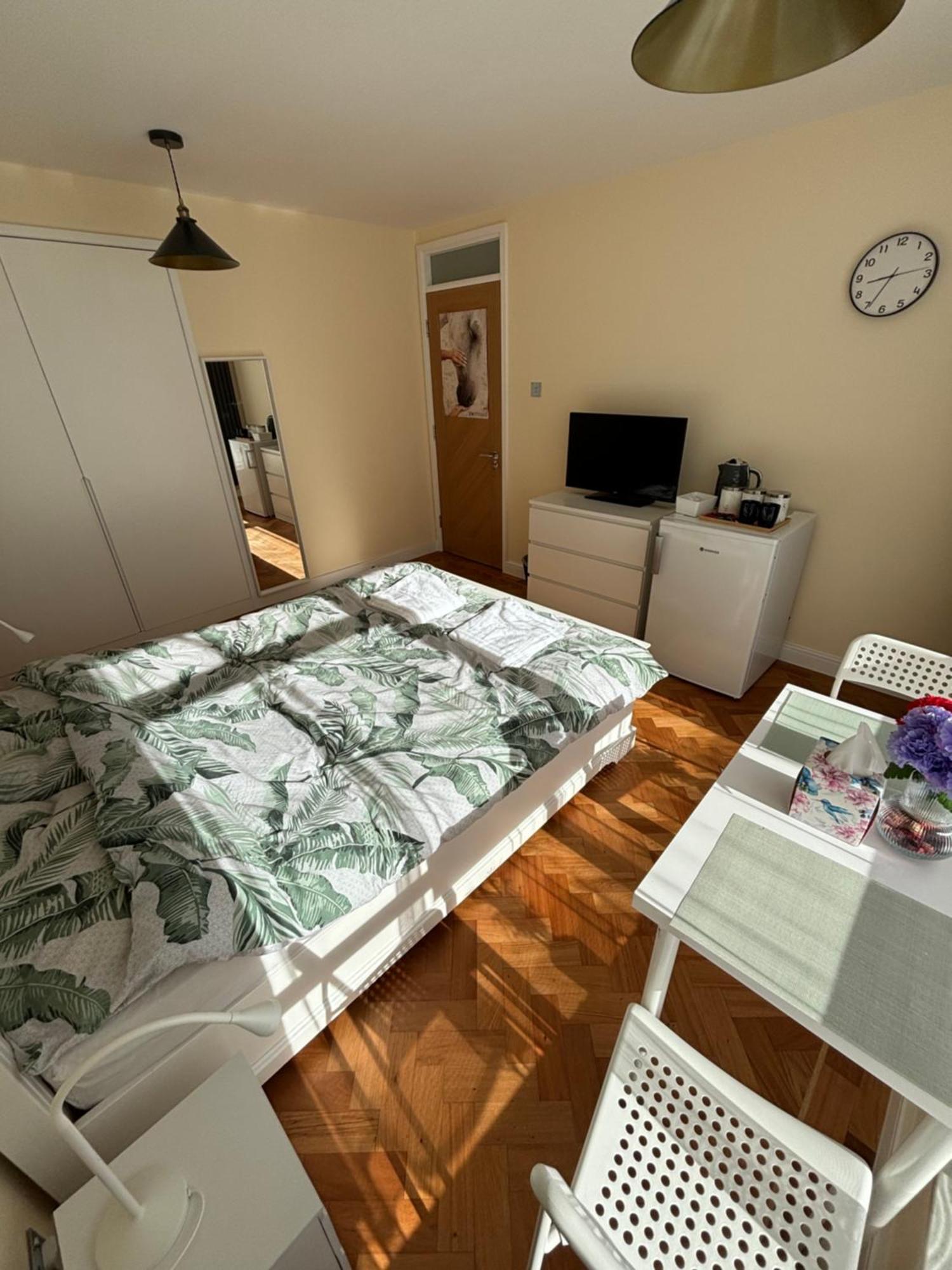Wembley Stadium Large Double Room Лондон Екстериор снимка